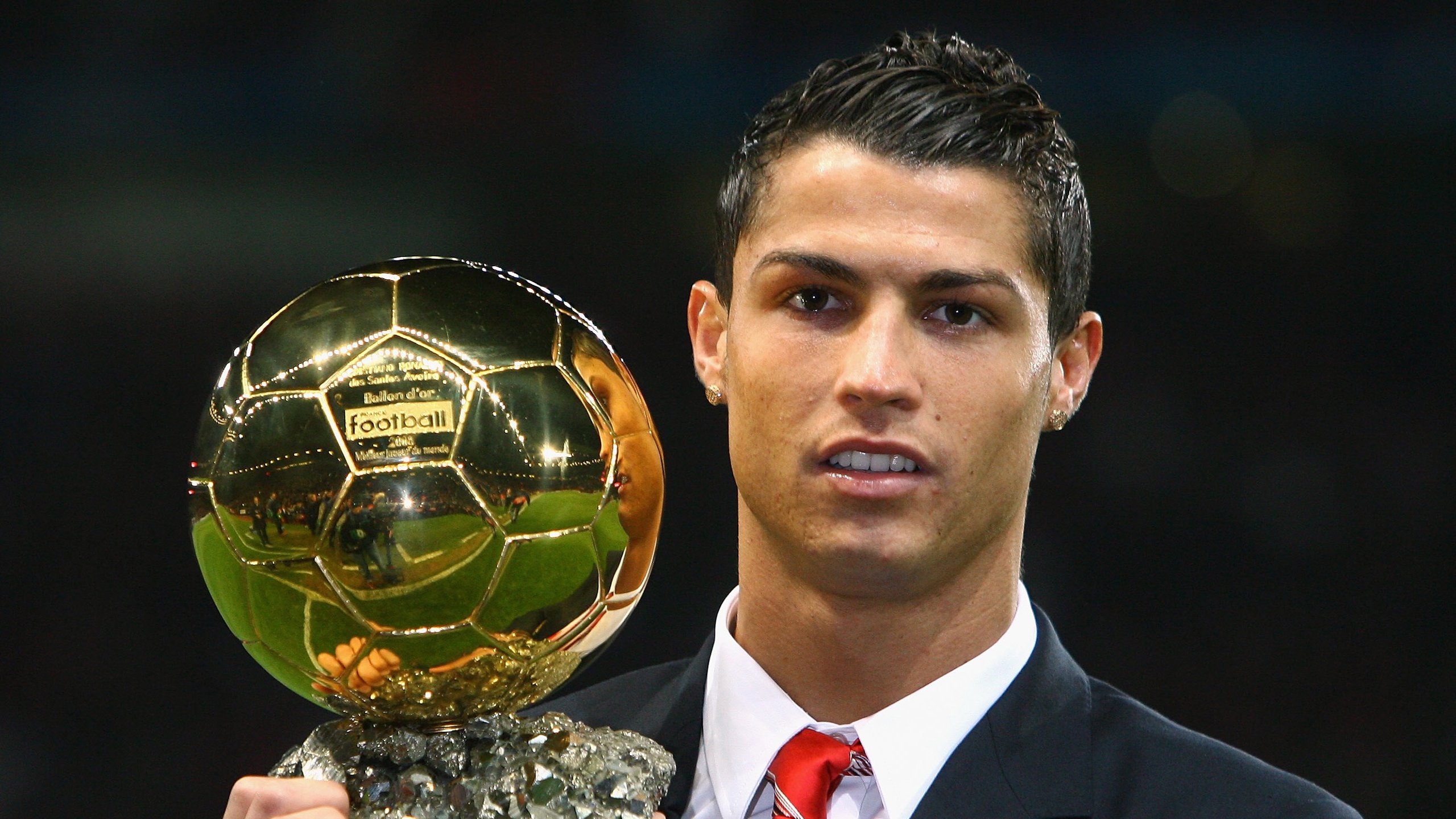 曼联在主场大胜，提升争冠信心