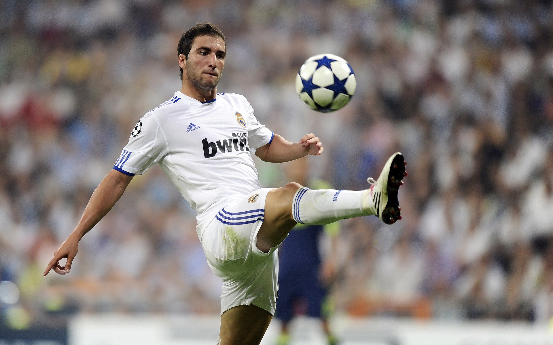 英超冲刺激烈：悬念重重，精彩不断！，英超争4